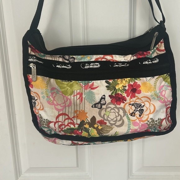 Lesportsac Floral Shoulder bag cream & black adjustable strap - Picture 3 of 10